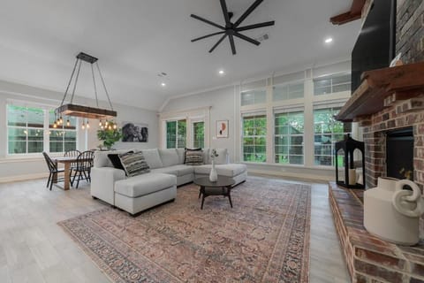 Living room, Seating area, fireplace