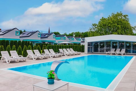 Swimming pool, Swimming pool
