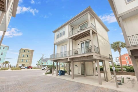 Life's Porpoise #A steps from beach pool House in West Beach