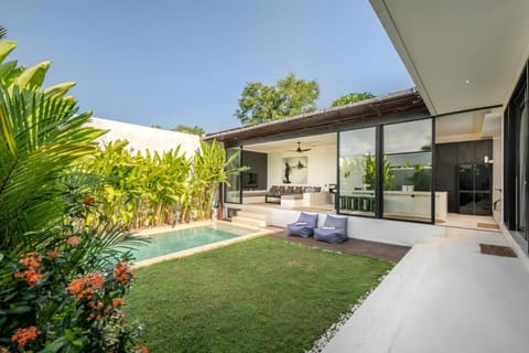 Property building, Garden, Garden view, Pool view, Swimming pool