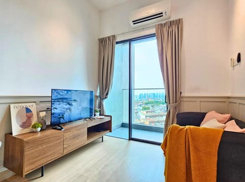 TV and multimedia, Balcony/Terrace, Living room, Seating area, air conditioner