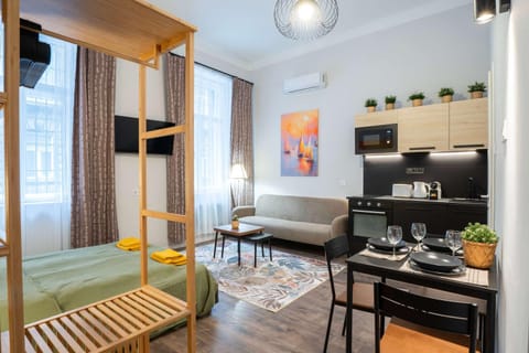 Bed, Kitchen or kitchenette, Living room, Photo of the whole room, Dining area, Bedroom