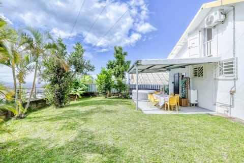 Property building, Patio, Spring, Day, Garden, Garden view