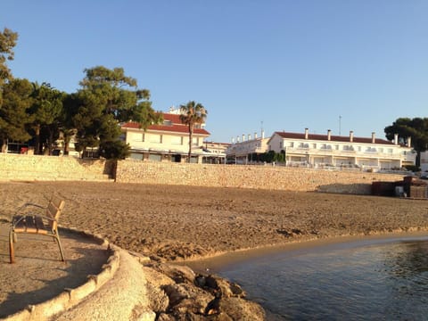 Property building, Facade/entrance, Neighbourhood, Natural landscape, Beach