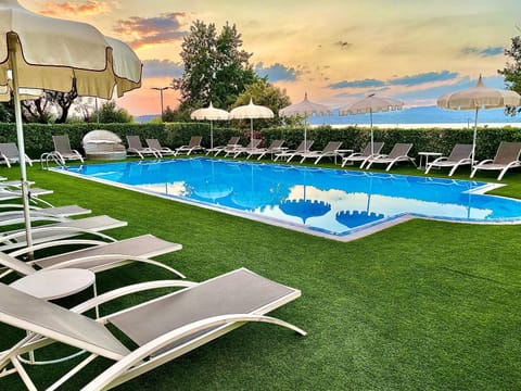 Day, Natural landscape, Pool view, Swimming pool, sunbed
