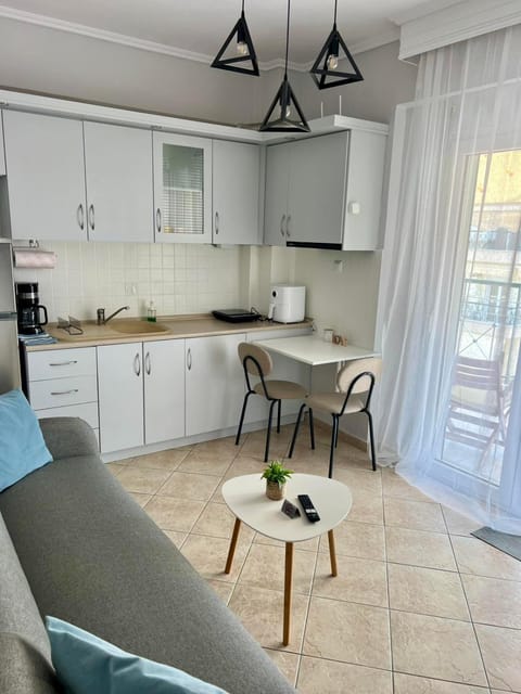 Kitchen or kitchenette, Seating area