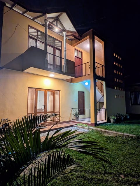 Night, Garden view, Location