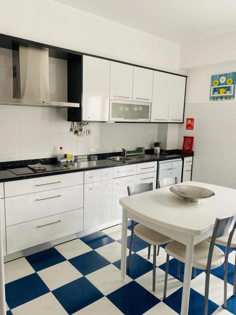 Kitchen or kitchenette, Dining area, stove