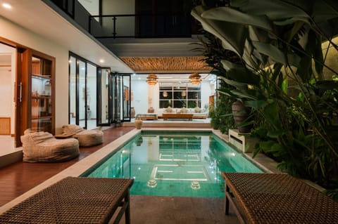 Swimming pool, Swimming pool