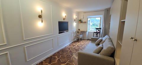 TV and multimedia, Living room, Seating area, Bedroom, wardrobe