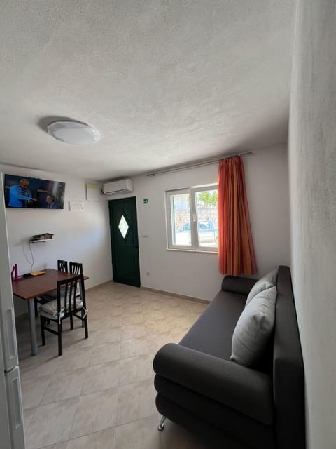 TV and multimedia, Living room, air conditioner