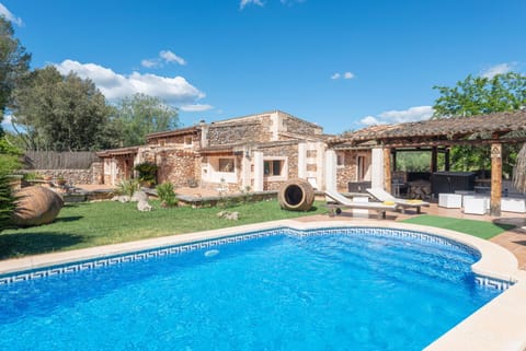 Property building, Garden, Swimming pool, sunbed