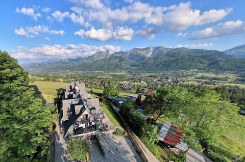 Nearby landmark, Day, Neighbourhood, Bird's eye view, Mountain view