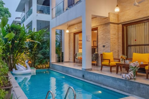 Property building, Patio, Day, View (from property/room), Balcony/Terrace, Pool view, Swimming pool, sunbed