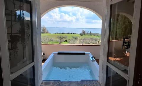 Natural landscape, Hot Tub, Bedroom