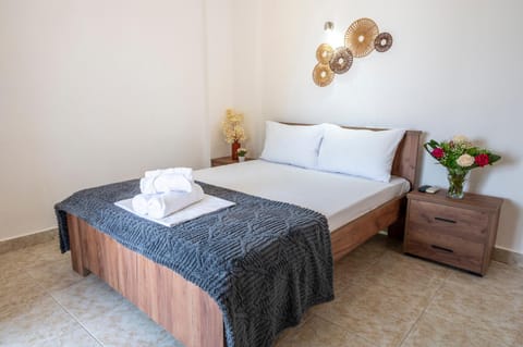 Bed, Photo of the whole room, towels