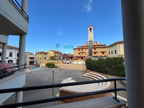 Property building, Day, Neighbourhood