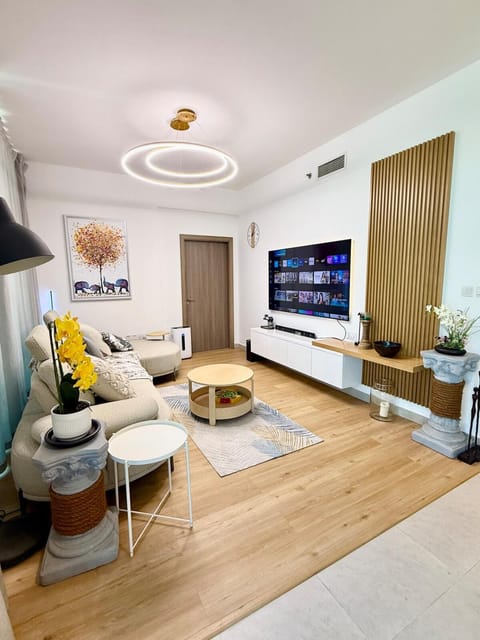 Communal lounge/ TV room, TV and multimedia, Living room, Seating area, Evening entertainment, air conditioner