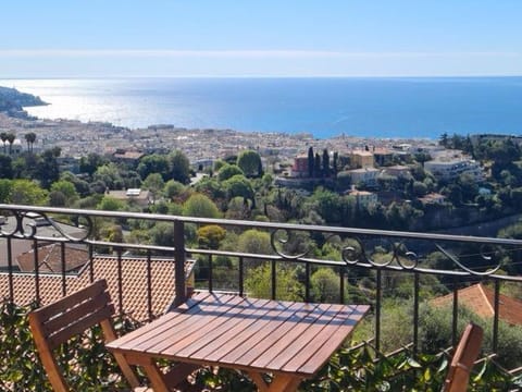 City view, Sea view
