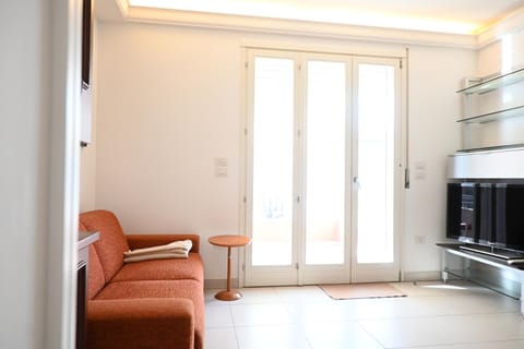 SE134 - Marotta, bilocale con balcone e garage Apartment in Marotta