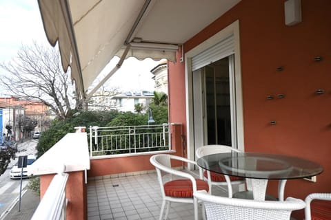 SE134 - Marotta, bilocale con balcone e garage Apartment in Marotta