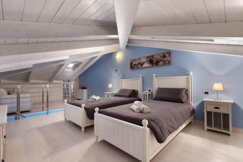 Bed, Bedroom, wardrobe, air conditioner