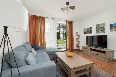 Communal lounge/ TV room, TV and multimedia, Living room, Seating area, Evening entertainment