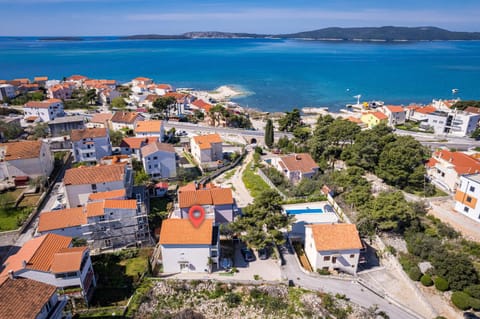 Property building, Neighbourhood, Bird's eye view, Beach, City view, Mountain view, Sea view, Street view, Location