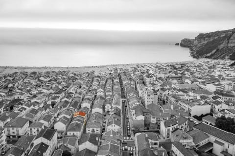Bird's eye view, Location
