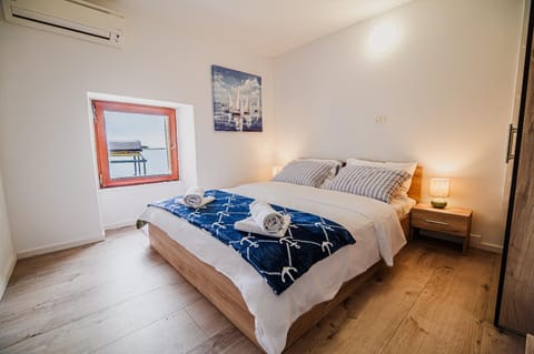 Bed, Photo of the whole room, Bedroom, air conditioner