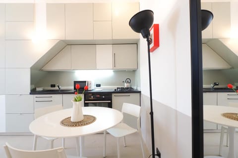 Kitchen or kitchenette, Dining area, stove