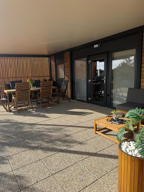 Patio, Day, BBQ facilities, Balcony/Terrace