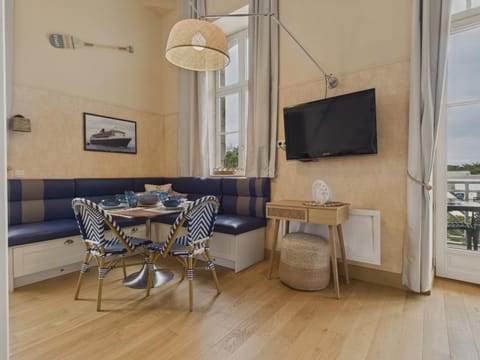 Communal lounge/ TV room, Living room