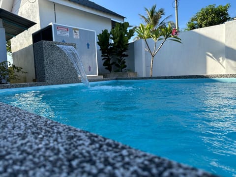 Swimming pool, Swimming pool