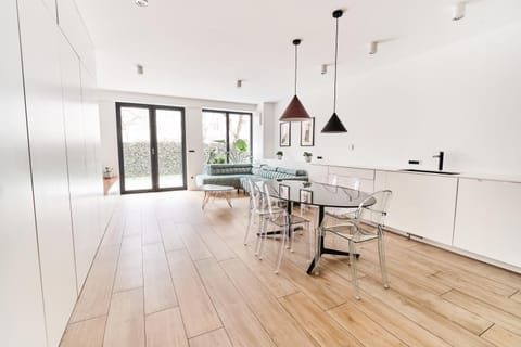 Living room, Decorative detail, Entertainment, kitchen
