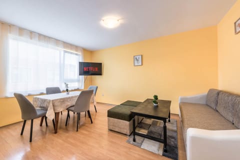Living room, Seating area, Dining area, Evening entertainment