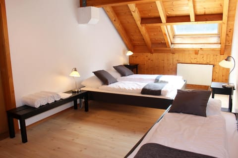 Shower, Toilet, Restaurant/places to eat, Bed, Natural landscape, Children play ground, Game Room, Minigolf, Ski School, Skiing, Bathroom, Kitchen or kitchenette, Seating area, Dining area, Hiking, Bedroom, Supermarket/grocery shop