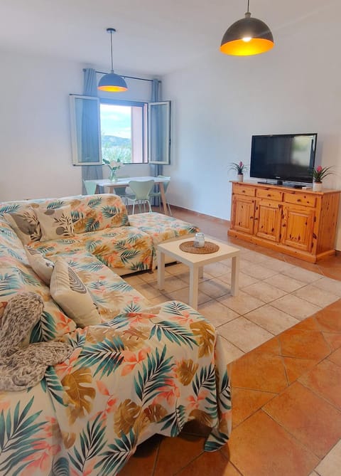 Communal lounge/ TV room, Living room, Seating area, Evening entertainment