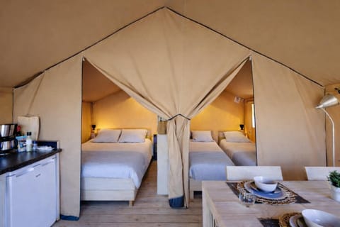 Bed, Kitchen or kitchenette, Photo of the whole room, Bedroom