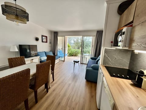 Les Restanques Lavandes 2009 rez de jardin Apartment in Grimaud