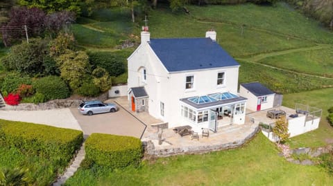 18th-Century Farmhouse with Countryside Views Country House in England