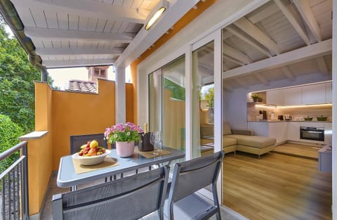 Patio, Kitchen or kitchenette, Living room, Seating area, Dining area