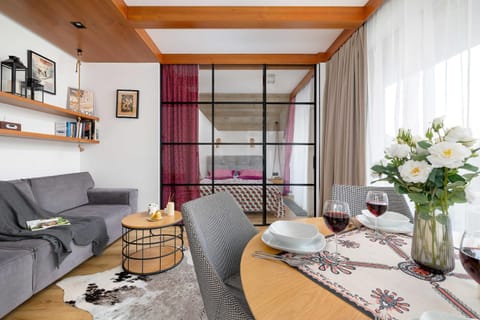 Living room, Food and drinks, Seating area, Dining area