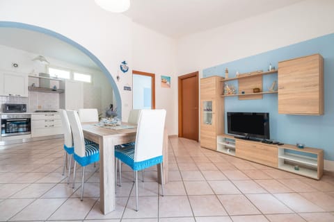 Property building, Kitchen or kitchenette, Living room