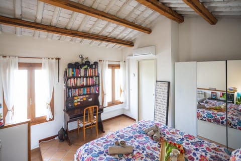 Bed, Library, Photo of the whole room, Seating area, Bedroom, wardrobe