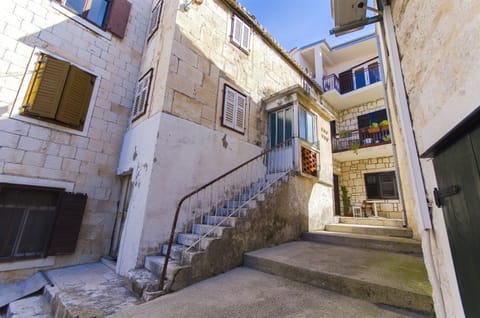 Property building, Facade/entrance, Day, Street view