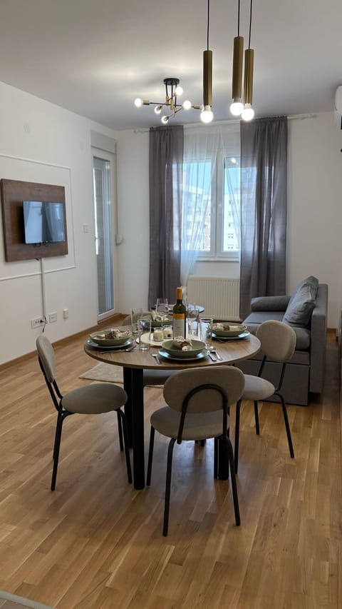 TV and multimedia, Living room, Dining area