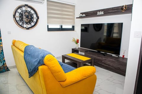 Communal lounge/ TV room, TV and multimedia, Living room, Seating area