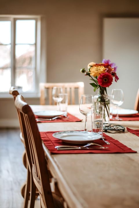 Seating area, Dining area
