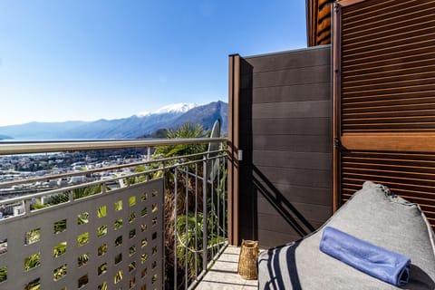 Day, Natural landscape, View (from property/room), Balcony/Terrace, Mountain view